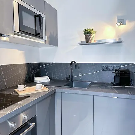 Champs - Elysees Finest Flat Apartmán *