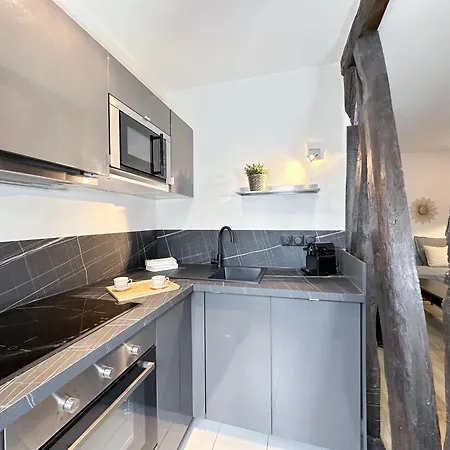 Champs - Elysees Finest Flat شقة *