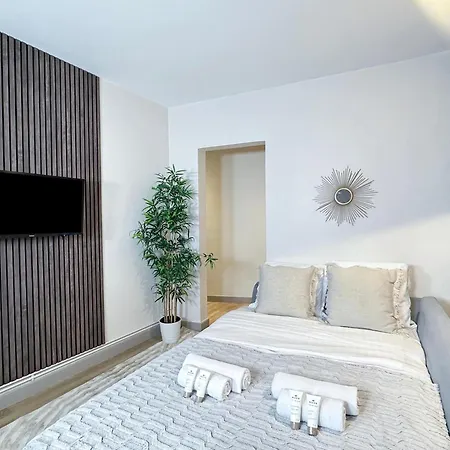 Champs - Elysees Finest Flat شقة باريس